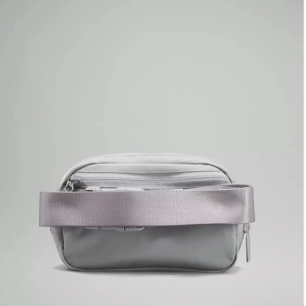 Lululemon Everywhere Belt Bag Silver Drop - Picture 2 of 4